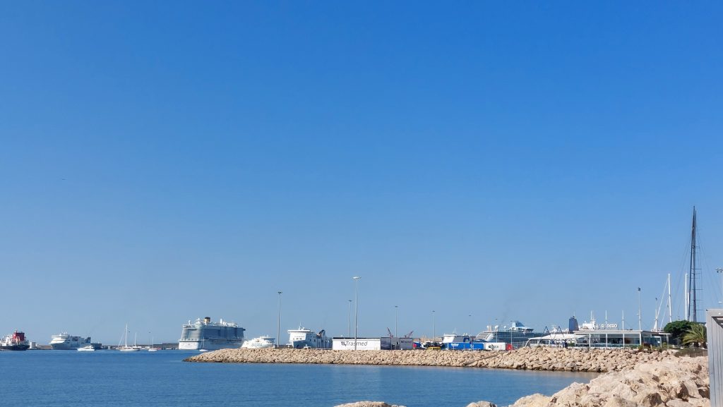 Porto di Palma di Maiorca in crociera visto dalla cattedrale