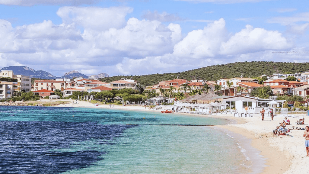 Prima Spiaggia Golfo Aranci vicino porto