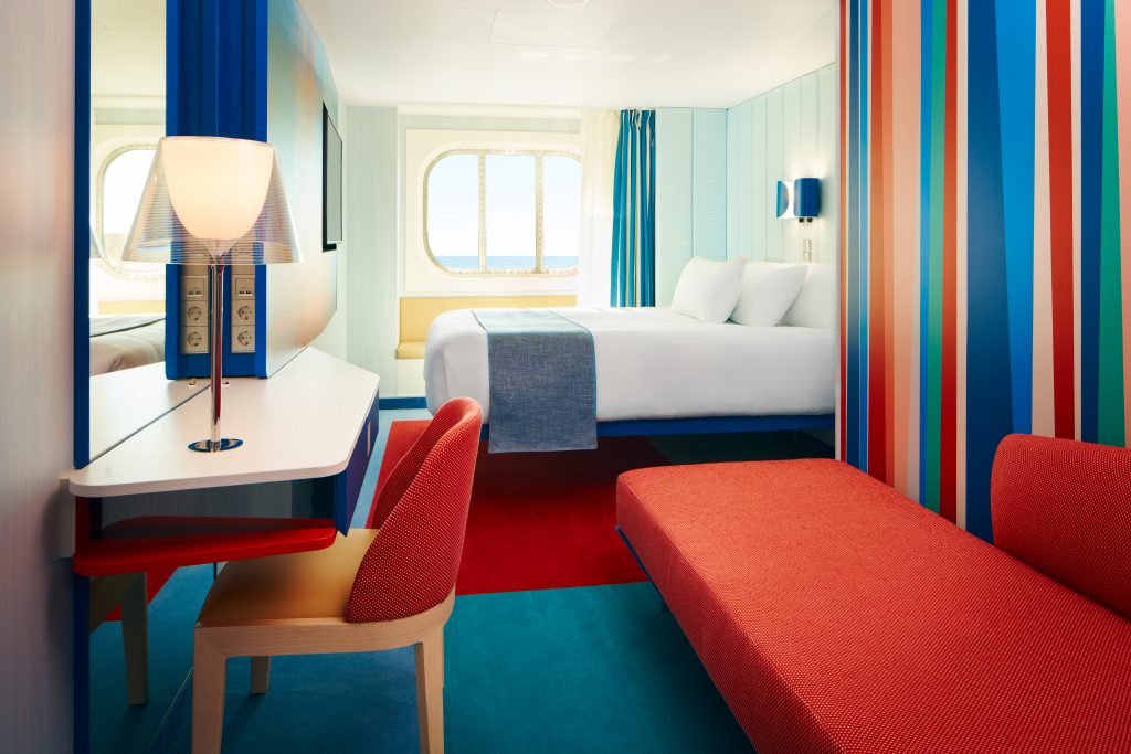 Nave: Costa ToscanaZona della nave: cabin Info: cabin, costa toscana, outside cabin, table, chair, lamp, sofa, lines, colors, bed, pillow, tv, curtain, window, sea, sky, mirror