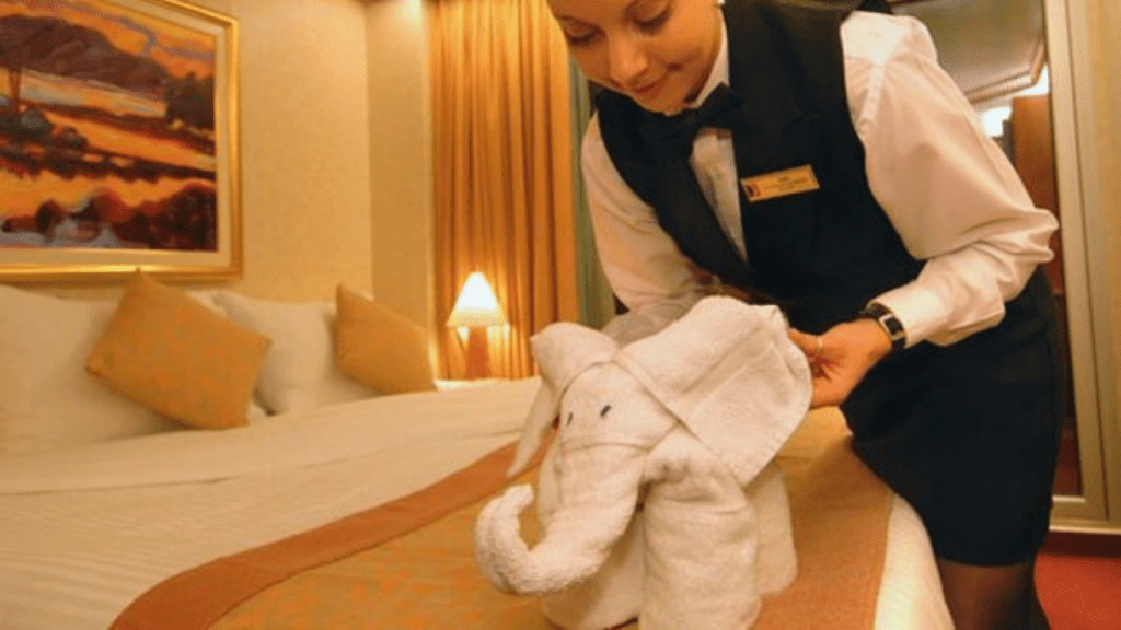 personale di bordo nave da crociera steward e cameriere quota di servizio