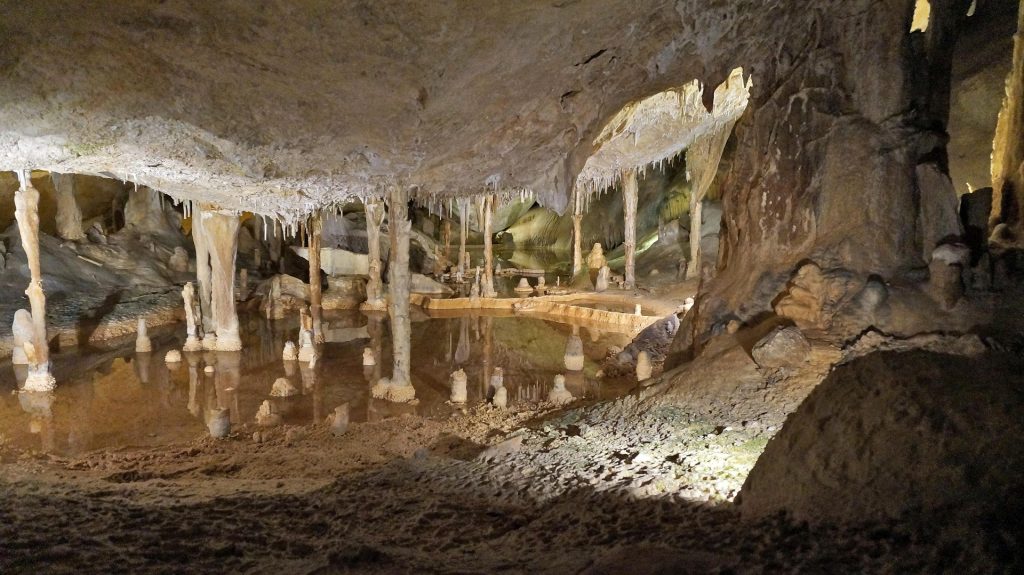 Grotte a Ibiza - Image by <a href="https://pixabay.com/users/sergioricci-4225306/?utm_source=link-attribution&utm_medium=referral&utm_campaign=image&utm_content=2155824">Sergio Ricci</a> from <a href="https://pixabay.com//?utm_source=link-attribution&utm_medium=referral&utm_campaign=image&utm_content=2155824">Pixabay</a>