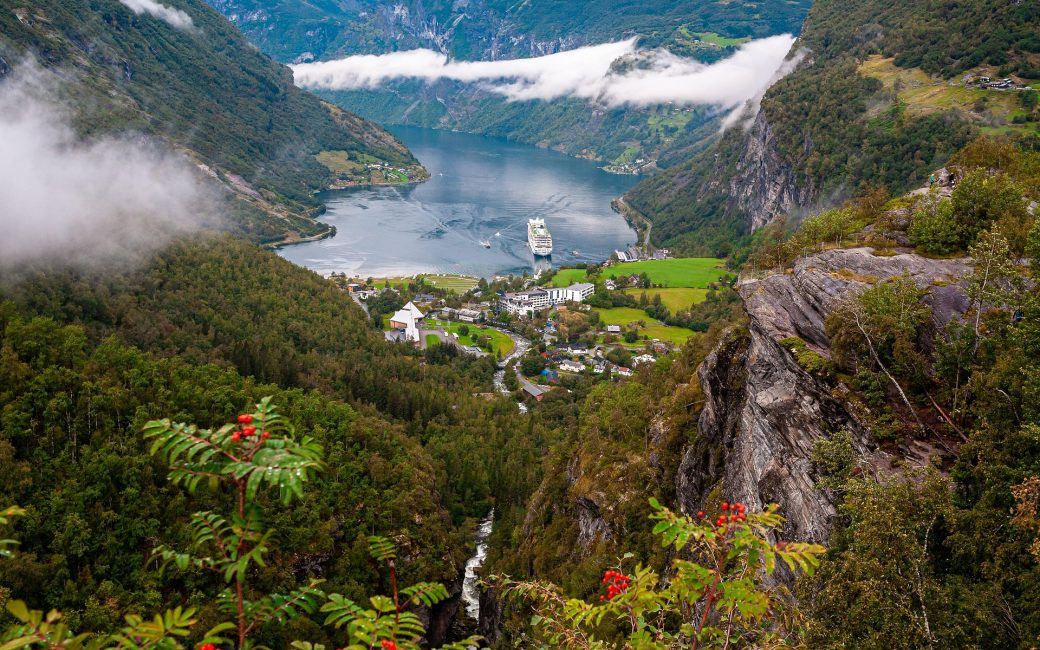 Geiranger - Image by Valerii Iavtushenko from Pixabay