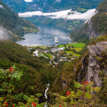 Geiranger - Image by Valerii Iavtushenko from Pixabay
