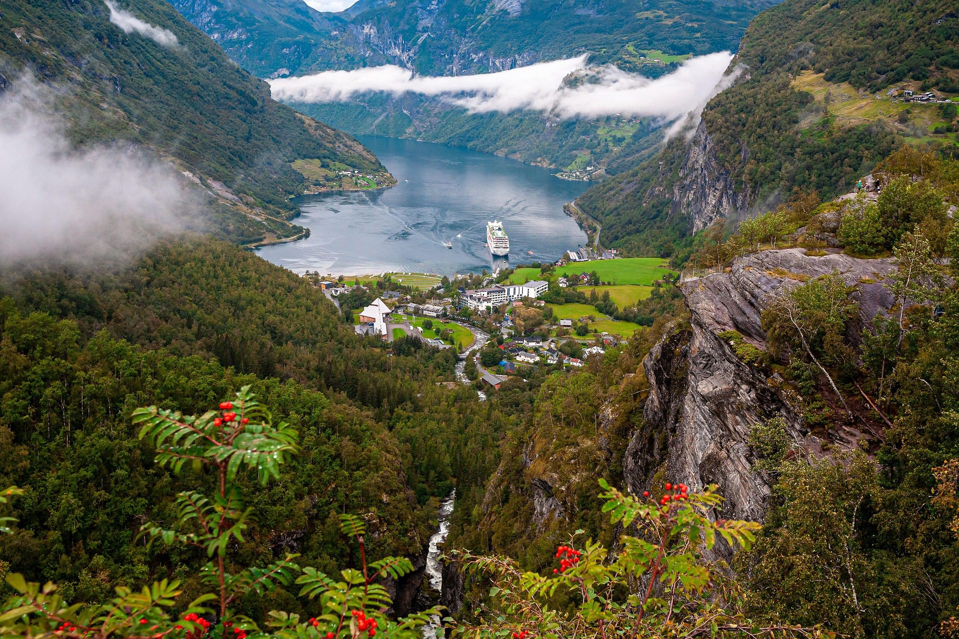 Geiranger - Image by Valerii Iavtushenko from Pixabay