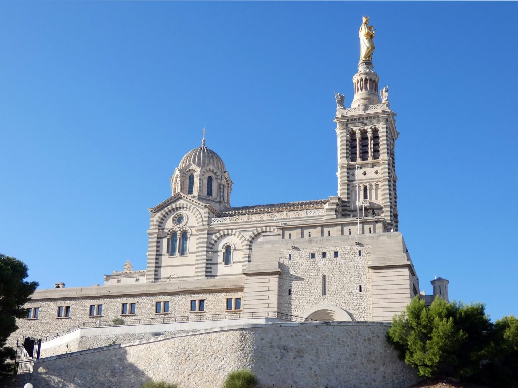 Marsiglia, Notre Dame de la Garde - Image by <a href="https://pixabay.com/users/dezalb-1045091/?utm_source=link-attribution&utm_medium=referral&utm_campaign=image&utm_content=3716896">DEZALB</a> from <a href="https://pixabay.com//?utm_source=link-attribution&utm_medium=referral&utm_campaign=image&utm_content=3716896">Pixabay</a>