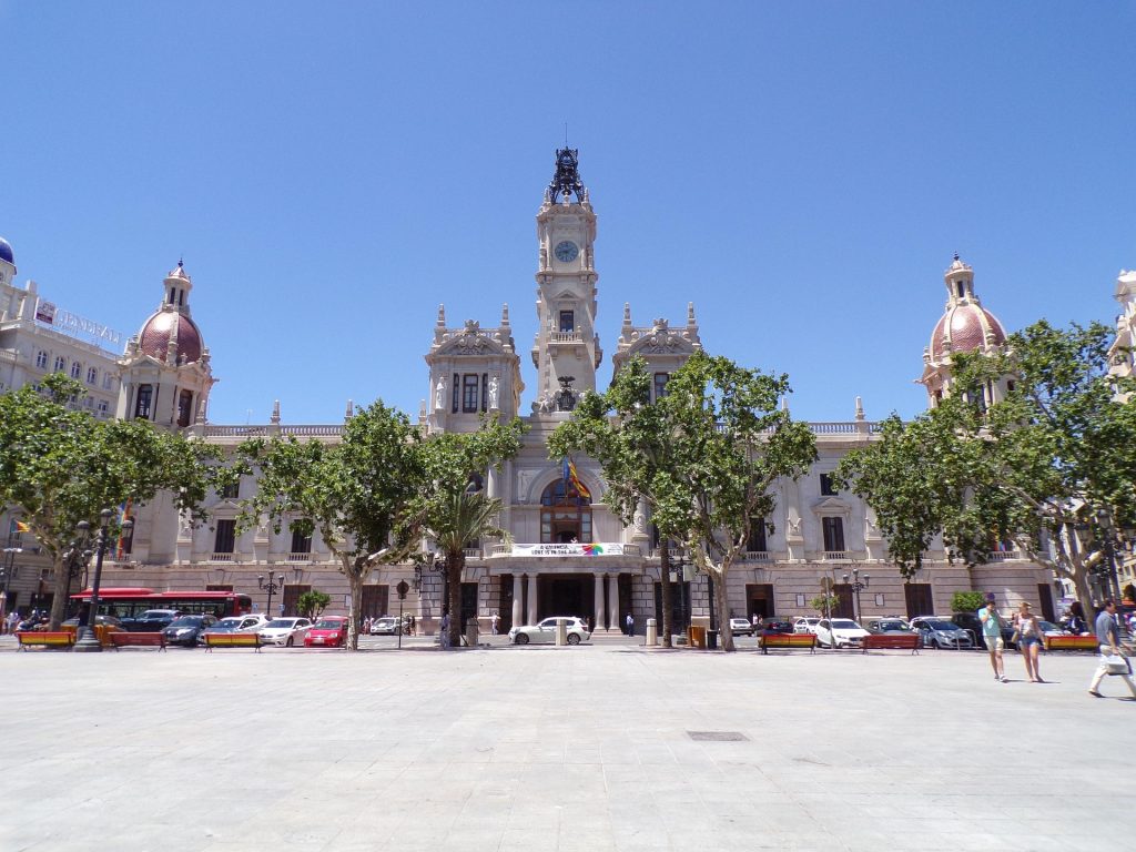 Plaza del Ayuntamiento - Image by <a href="https://pixabay.com/users/andreacastello-3255519/?utm_source=link-attribution&utm_medium=referral&utm_campaign=image&utm_content=2452671">Andrea Castello</a> from <a href="https://pixabay.com//?utm_source=link-attribution&utm_medium=referral&utm_campaign=image&utm_content=2452671">Pixabay</a>