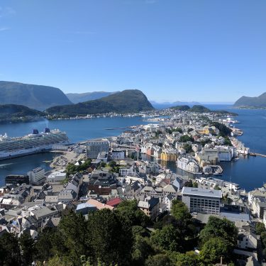 Alesund By Ysgrimor - Own work, CC BY-SA 4.0, https://commons.wikimedia.org/w/index.php?curid=67512622