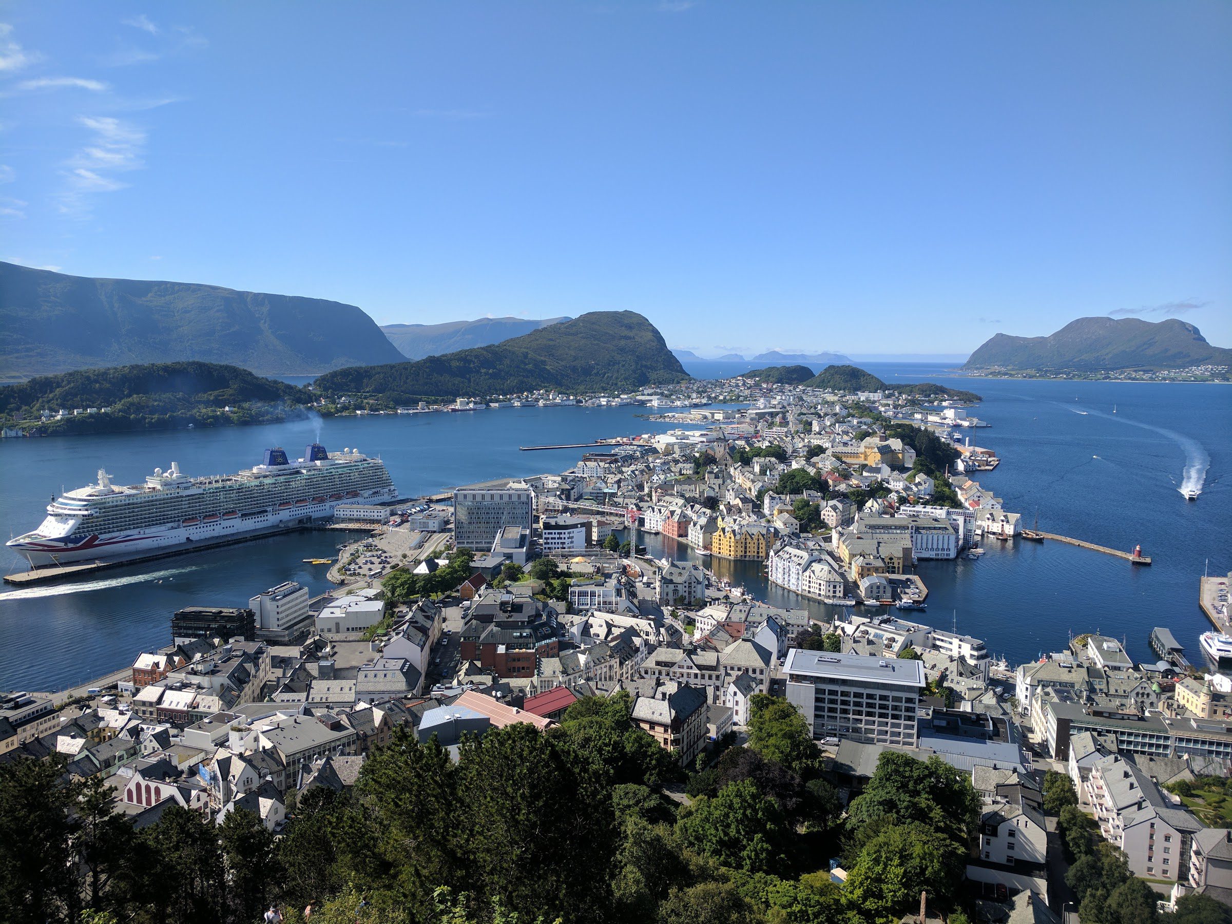 Alesund By Ysgrimor - Own work, CC BY-SA 4.0, https://commons.wikimedia.org/w/index.php?curid=67512622