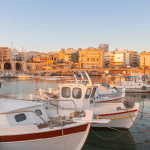Heraklion Centro storico di Heraklion visto dal porto con case veneziane e lungomare