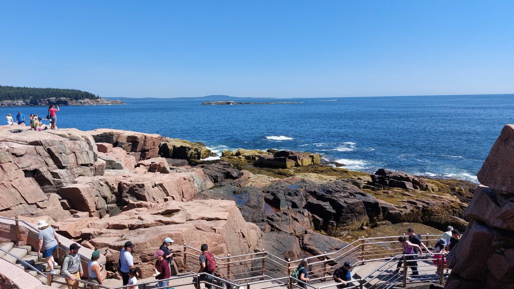 Il tour locale ci ha portato da Bar Harbor all'Acadia National Park, un luogo difficilmente raggiungibile altrimenti