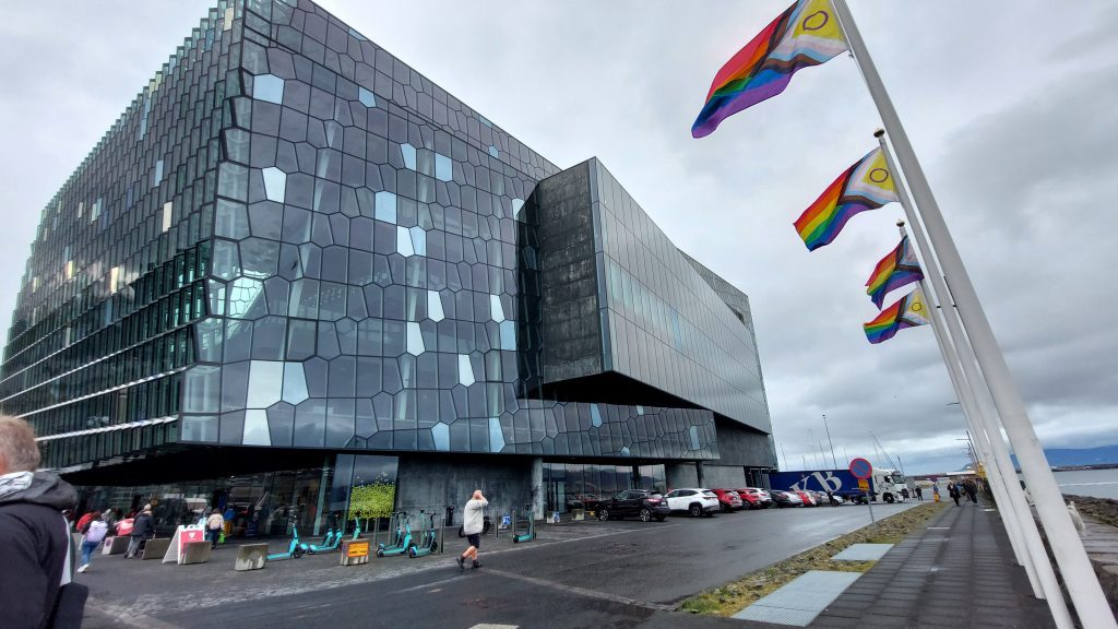 Harpa Concert Hall Reykjavik edificio moderno sul porto