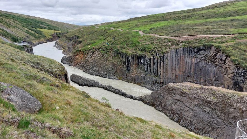 Colonne di basalto dello Studlagil Canyon in Islanda
