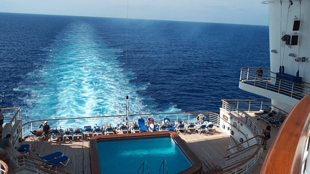 nave da crociera in mare calmo stabilità navigazione